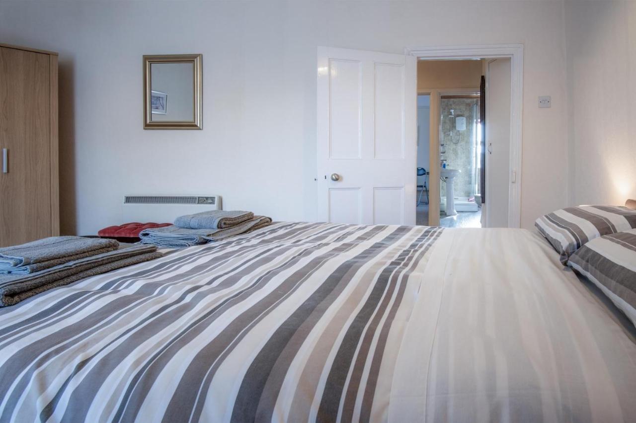Dragons Den - 2 Bedroom Apartment - Tenby Exterior foto