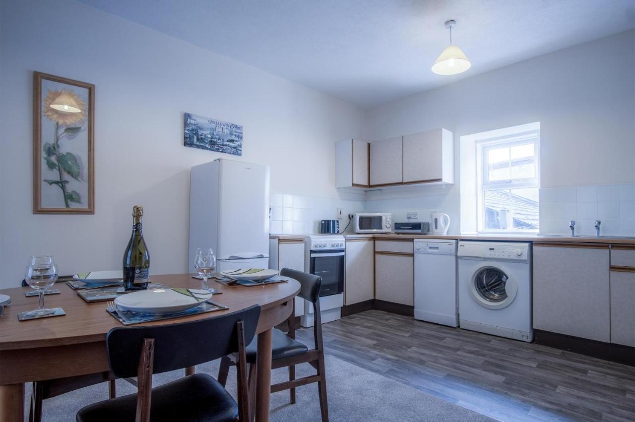 Dragons Den - 2 Bedroom Apartment - Tenby Exterior foto