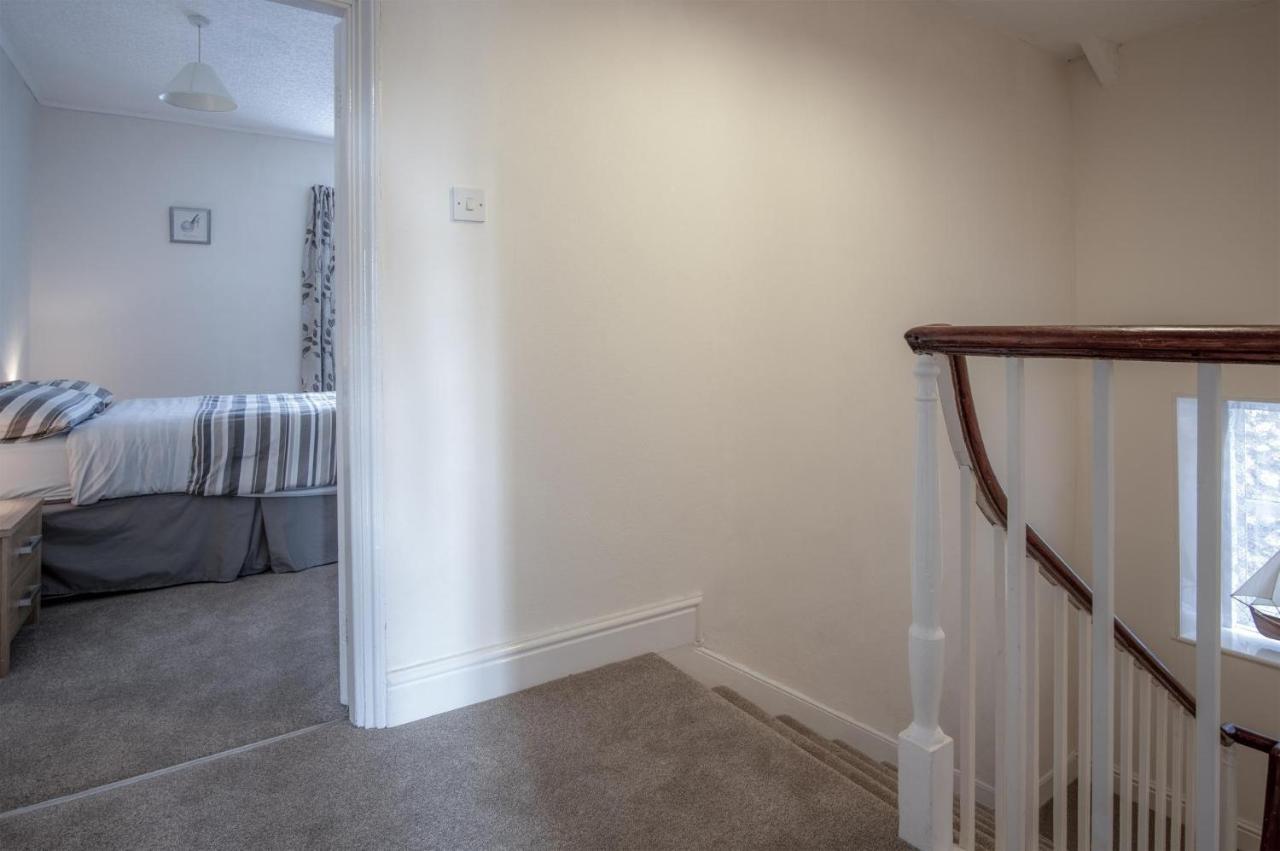 Dragons Den - 2 Bedroom Apartment - Tenby Exterior foto