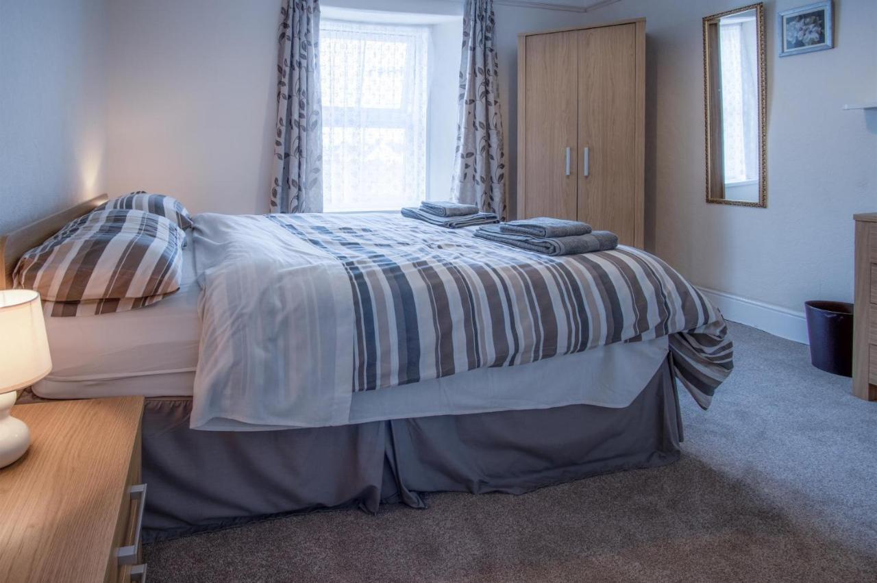 Dragons Den - 2 Bedroom Apartment - Tenby Exterior foto