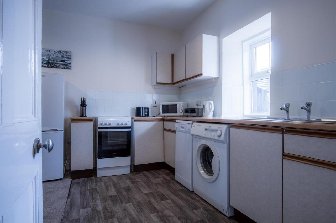 Dragons Den - 2 Bedroom Apartment - Tenby Exterior foto