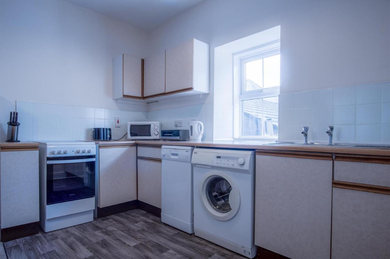Dragons Den - 2 Bedroom Apartment - Tenby Exterior foto